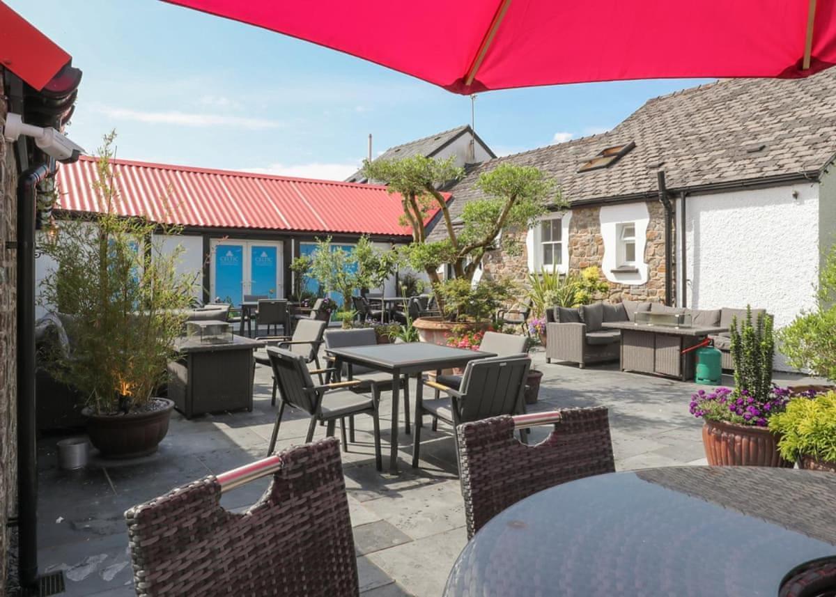 Noble Court Holiday Park Narberth Exterior foto
